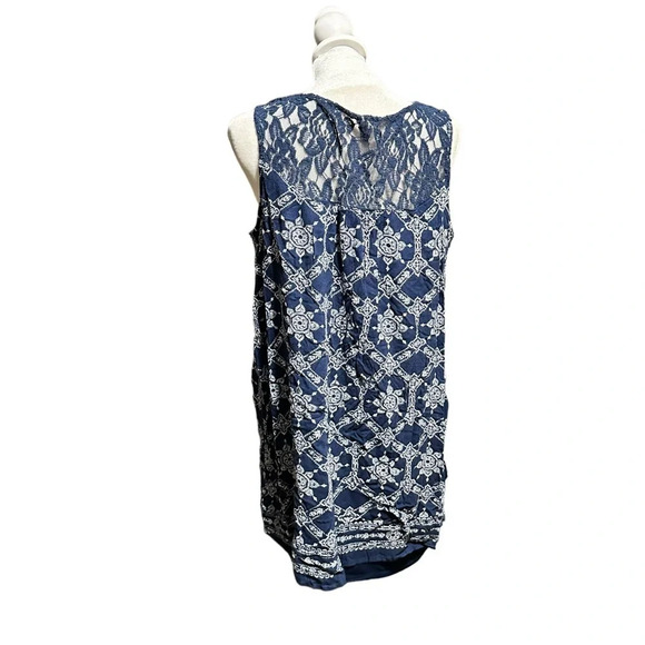 Xhilaration women's XXL blue and white sleeveless blouse - Picture 3 of 5